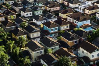 Image of houses in a suburban neighbourhood.